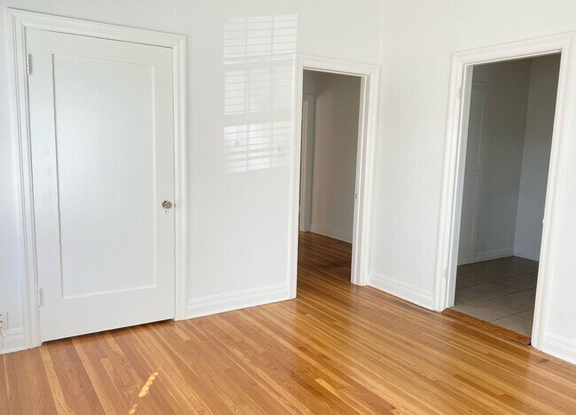 Building Photo - 1157 N Maryland Ave