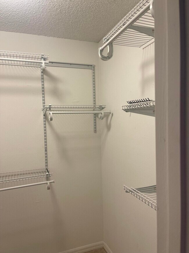 Building Photo - 1851 SW Inlander Ave