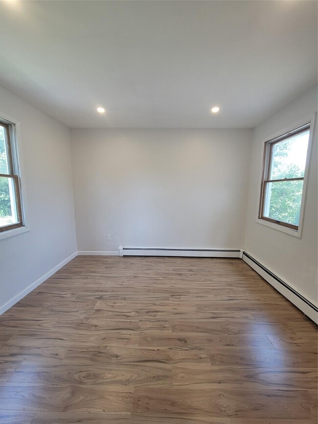 Building Photo - 217 5 Ave