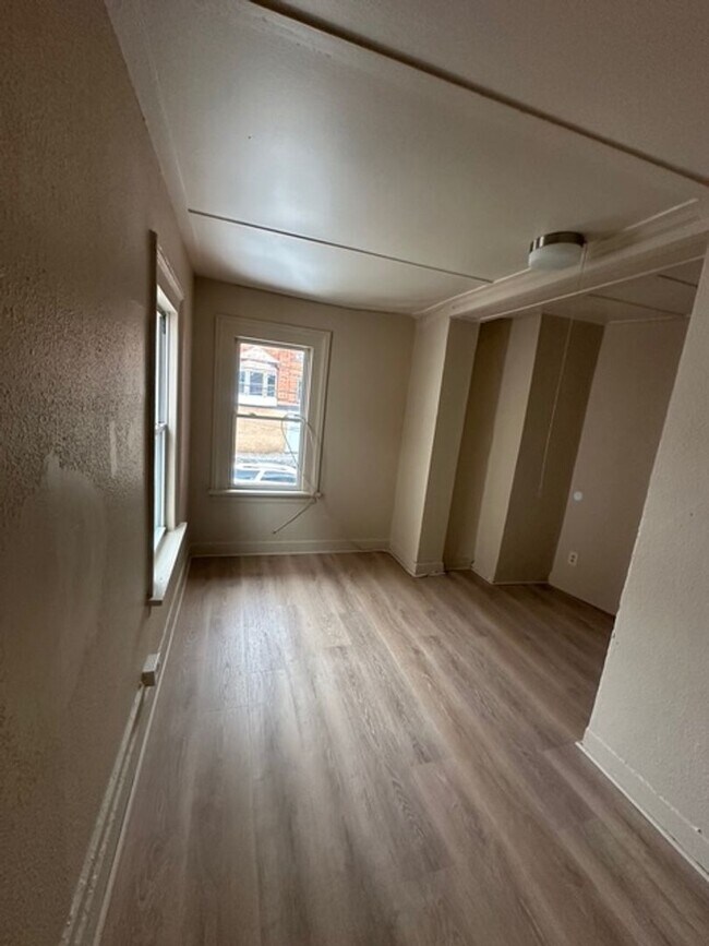 Building Photo - 621 Joseph Ave