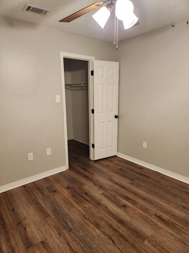 Building Photo - 9321 Champion Cir S