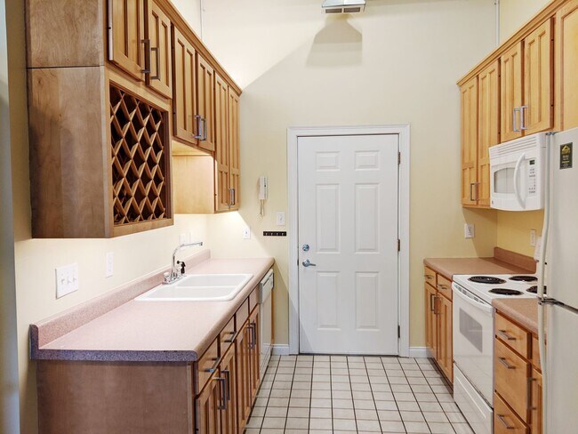 Building Photo - Redmen - Residential