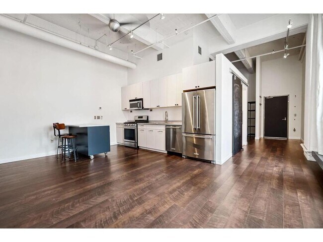 Building Photo - 700 N Washington Ave