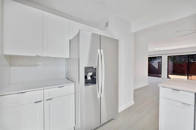 Building Photo - 3809 SW 82nd Ave