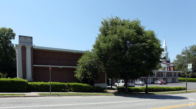 Building Photo - The Inn at Greensboro