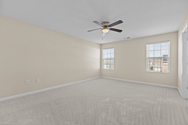 Building Photo - 624 Hiddenbrook Dr