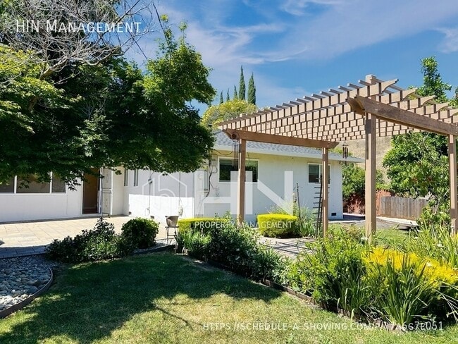 Building Photo - 642 Vesper Ave
