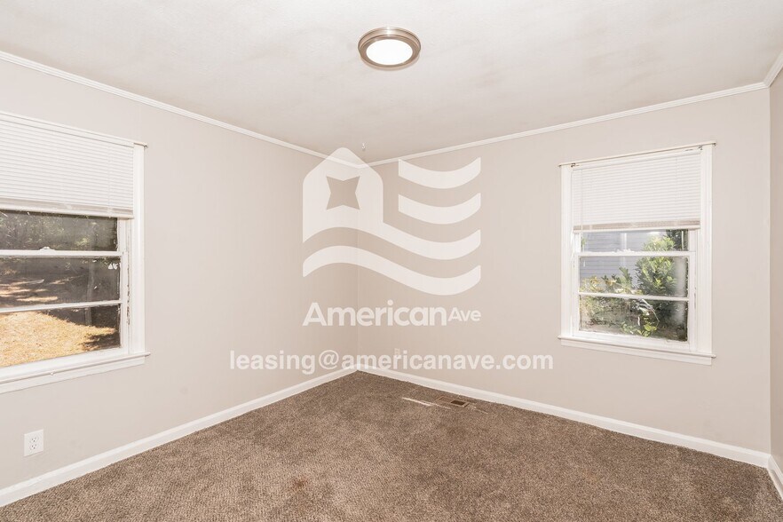 Building Photo - 3054 Somerset Dr