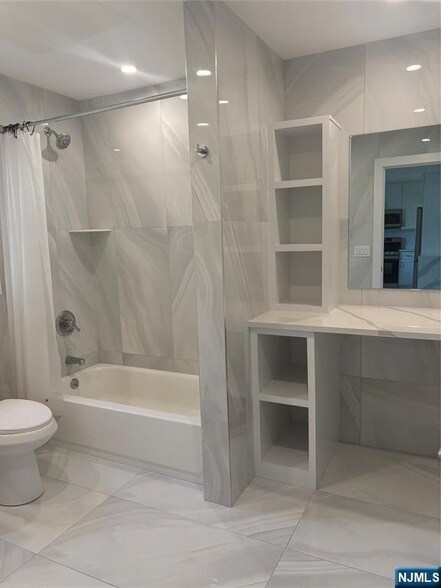 Building Photo - 671 Midland Ave