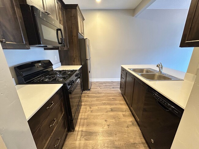 Building Photo - Meadow Crest Home!!!!
