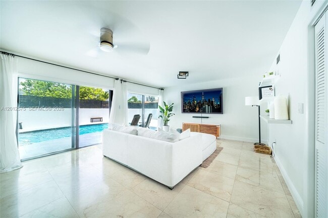 Building Photo - 330 SW 133rd Pl