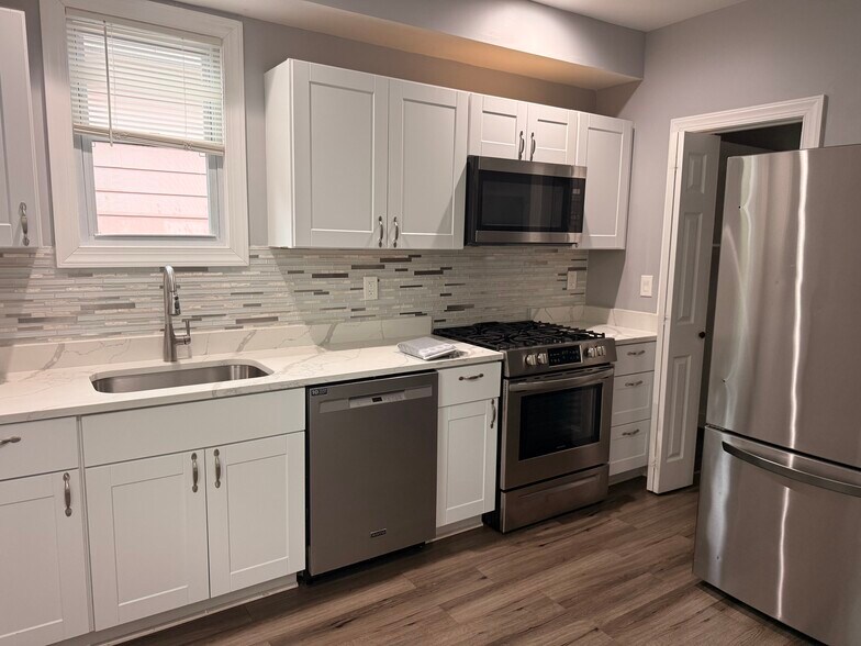 Building Photo - 1008 Boudinot Pl