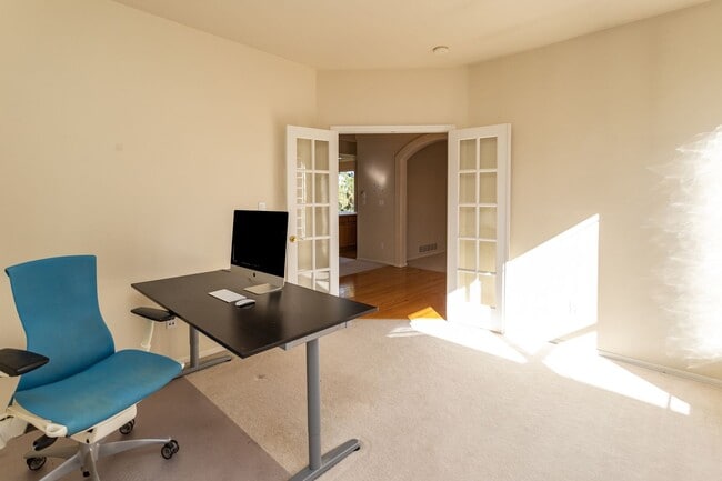 Building Photo - Peaceful University Park Home with Mountai...