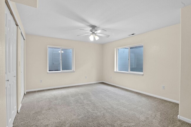 Building Photo - Beautiful home with 5 bedrooms, 3 1/2 bathrooms, 3-car garage available now!
