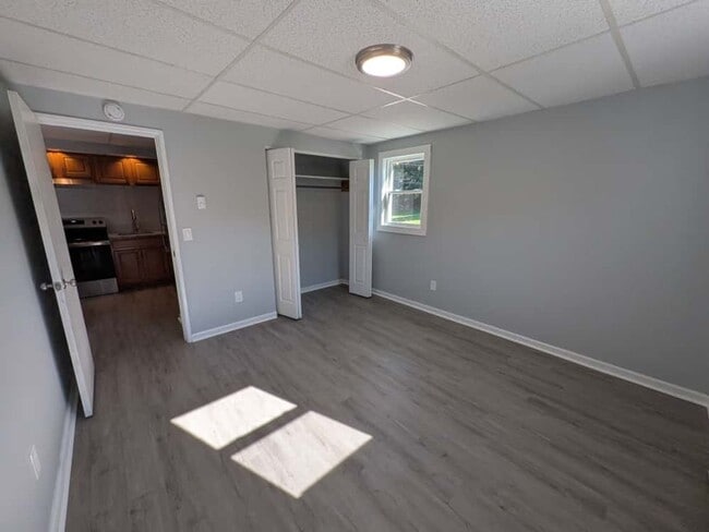 Building Photo - Experience Modern Living in the Heart of T...