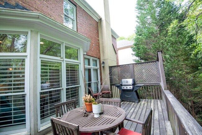 Building Photo - 1122 Ashton Bluff Dr NE