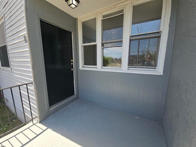 Building Photo - 2201 Murray Ave