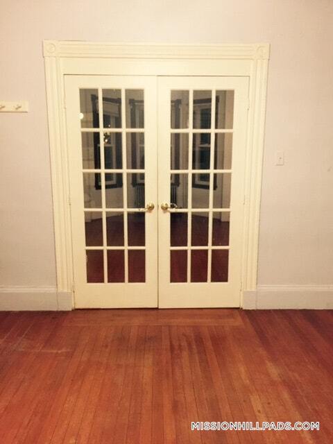 Building Photo - 40 Hillside St