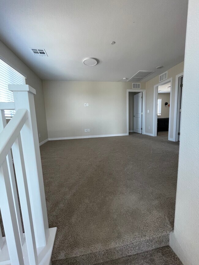 Loft - 365 Rosefinch St