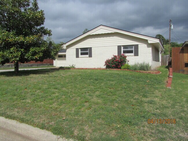 Building Photo - NICE NW HOME