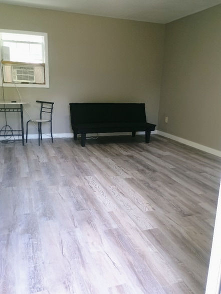 Building Photo - 700 County Rd 40 W