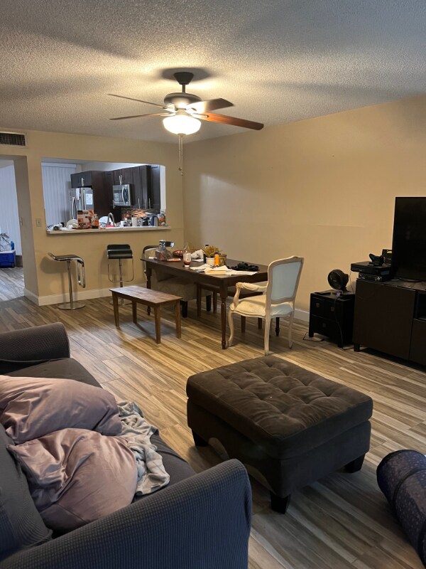 Building Photo - 2810 SW 87th Ave