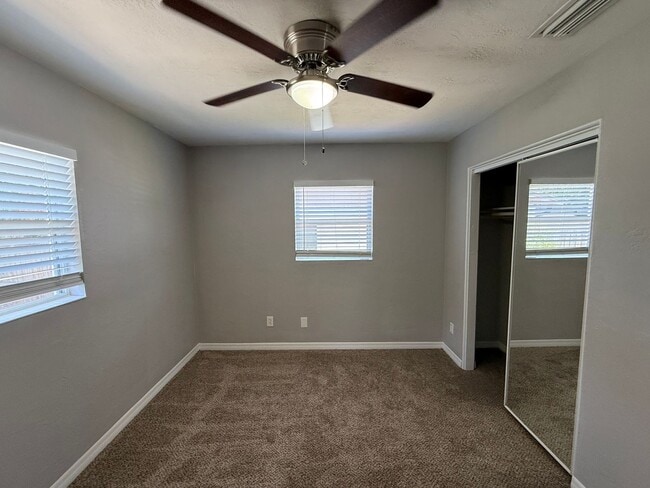 Building Photo - Available Now! Charming 3-Bedroom Home with Fenced Backyard in St. Petersburg!