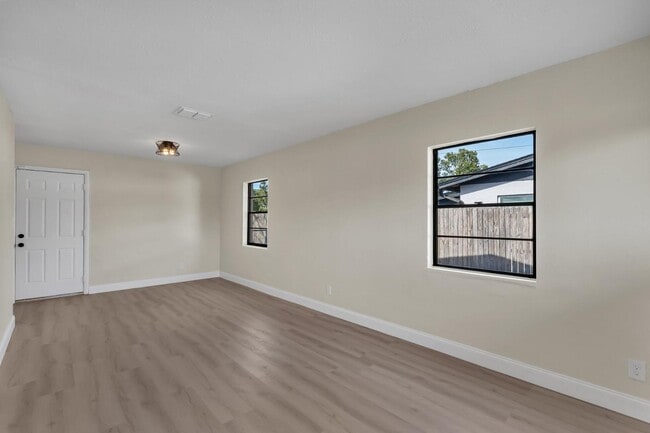 Building Photo - 7514 Mandarin Dr