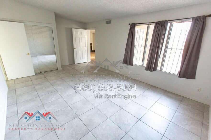 Building Photo - 1168 E Alameda Dr