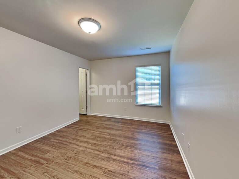 Building Photo - 304 Trout Valley Rd