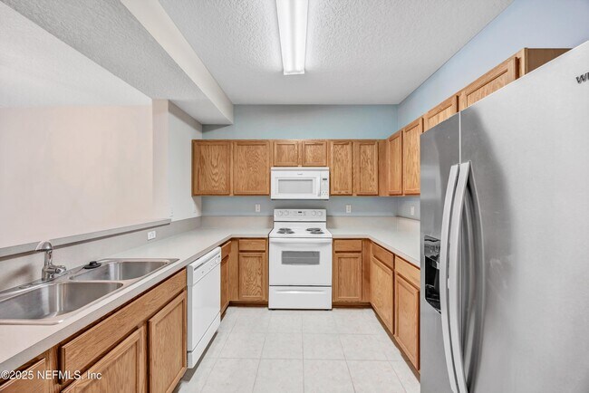 Building Photo - 575 Oakleaf Plantation Pkwy