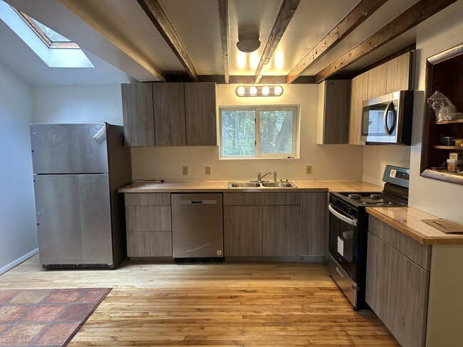 Building Photo - 176 Ridgecrest Rd