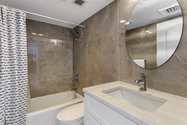 Building Photo - 130 Lakeshore Dr