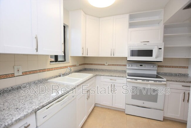 Building Photo - 1836 N Crystal Lake Dr