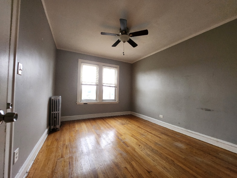 Building Photo - 2907 W 56th St