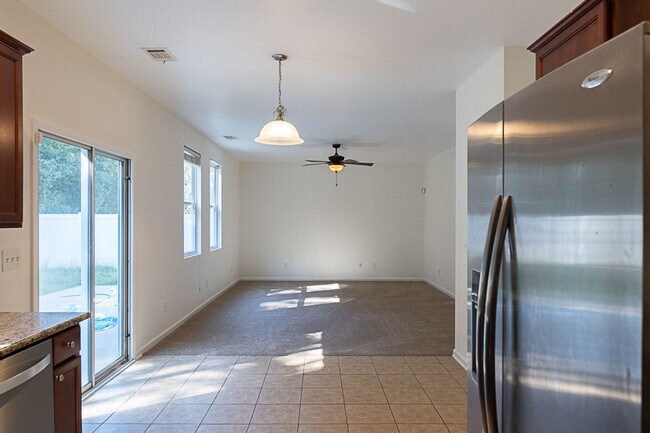Building Photo - Four Bedroom in Shadow Moss