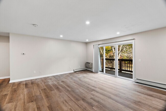 Building Photo - 2-Bed 1.5-Bath Newly Renovated Unit In Cranston!