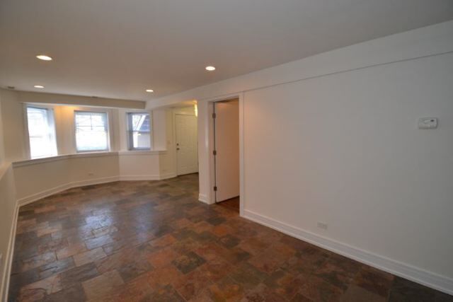 Building Photo - 3023 N Oakley Ave
