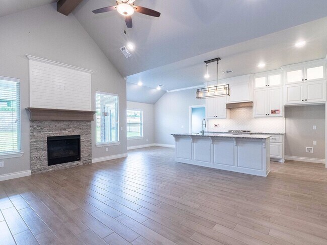 Building Photo - Beautiful Home - 4 Bedroom, 3 Bathroom with Bonus Room in East Edmond