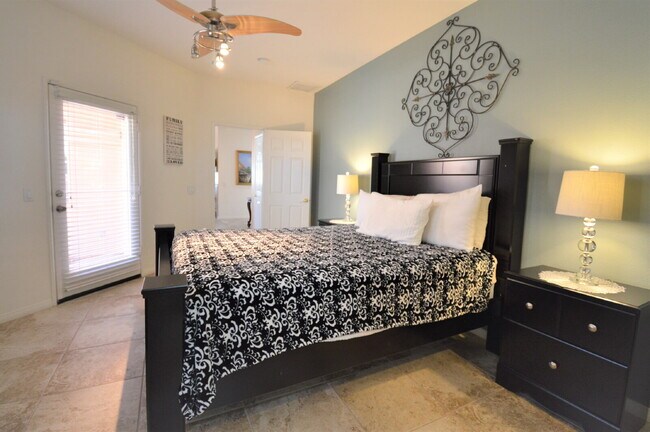 Building Photo - 3 Bedrooms and 2.5 Bathrooms Home on 7th Tee!