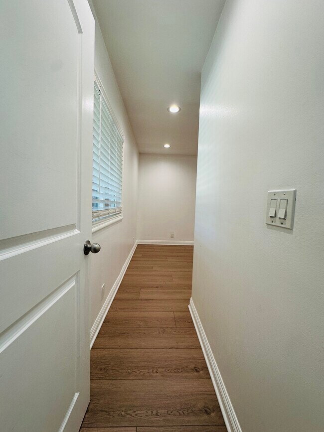 Building Photo - 5148 Otis Ave