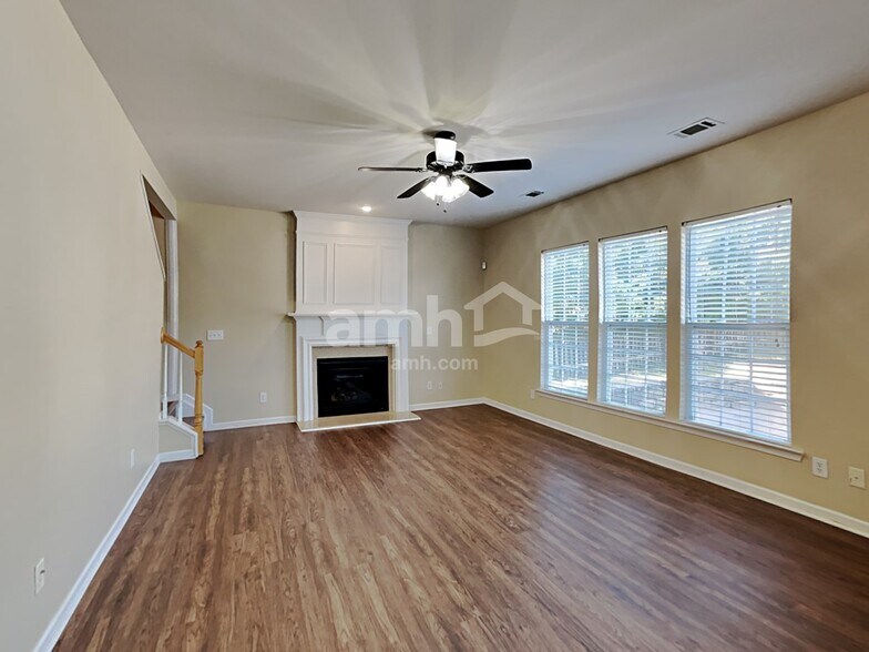 Building Photo - 10811 River Oaks Dr NW