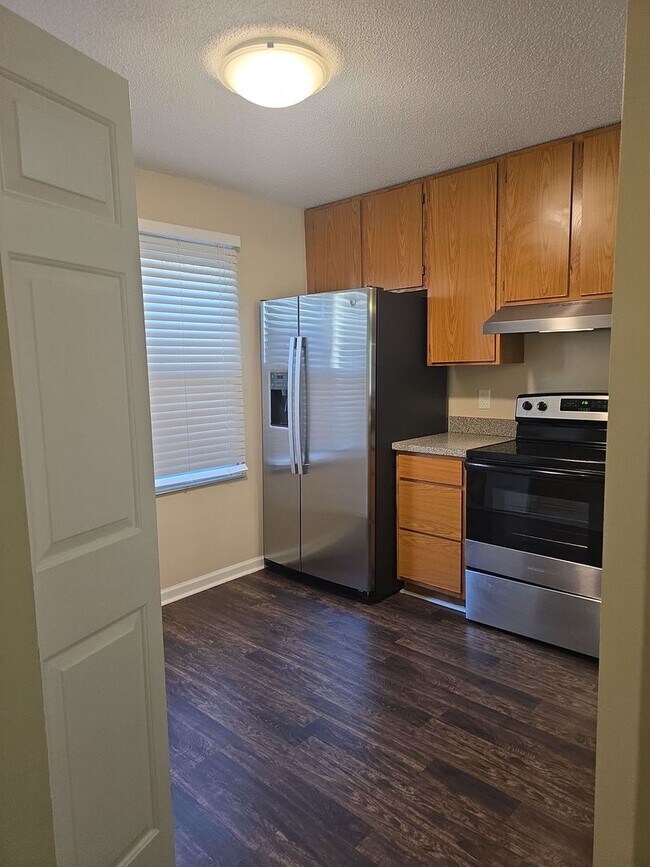 Building Photo - 1/2 off the first month!!