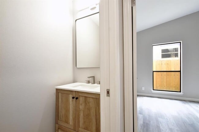 Building Photo - 14926 Eminence