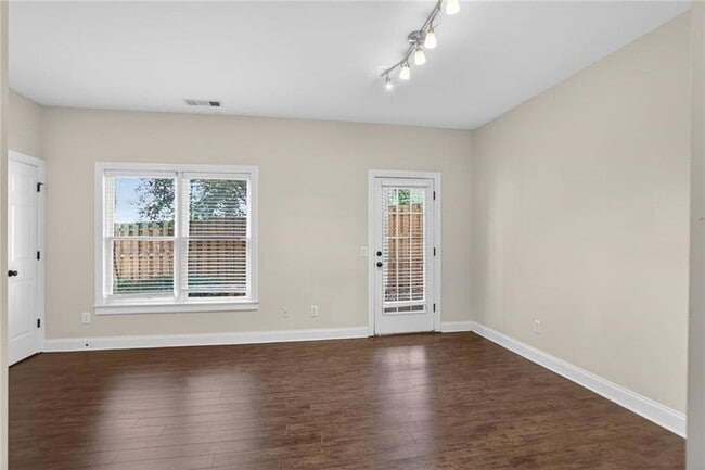 Building Photo - 1128 Ashton Bluff Dr NE