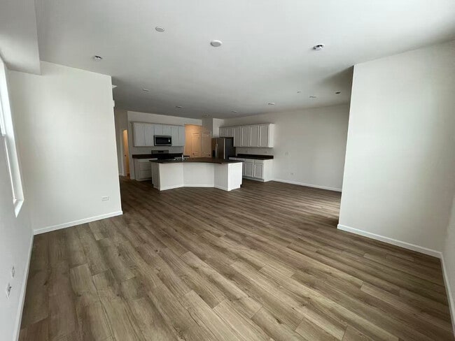 Building Photo - 5922 Hawkweed Dr