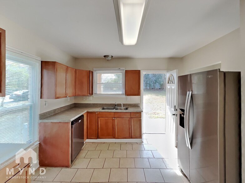 Building Photo - 2632 Shamrock Dr