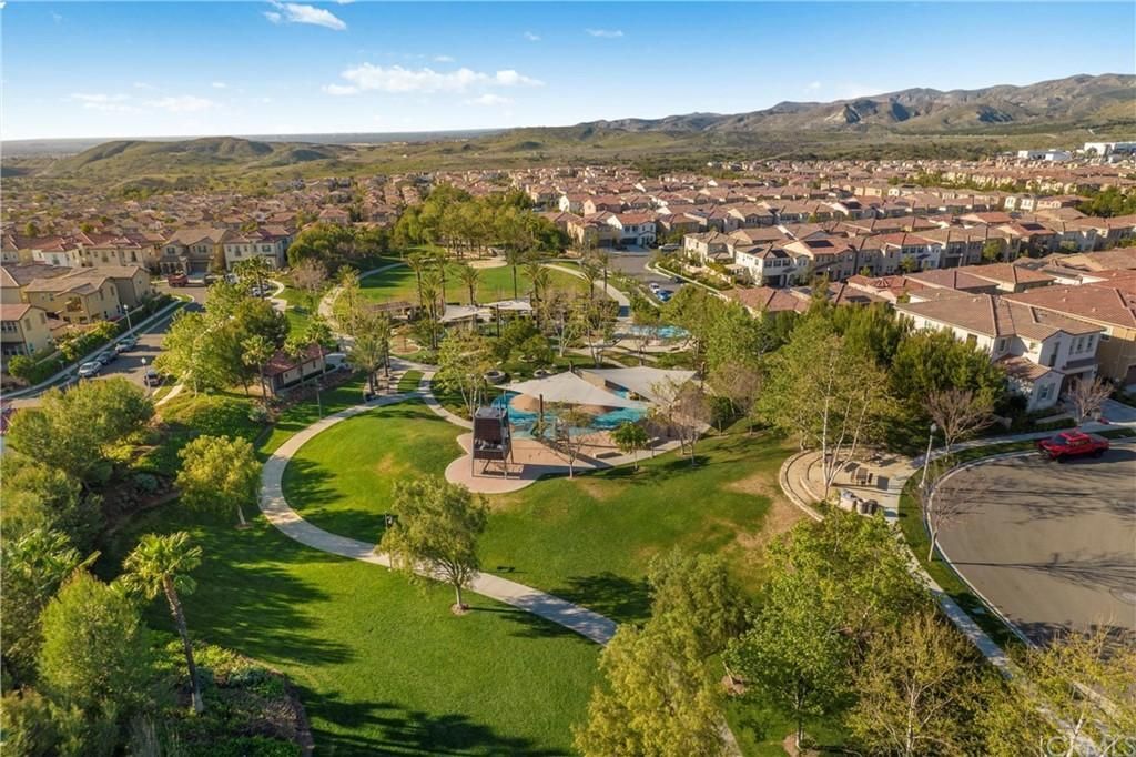 Building Photo - 22 Poppy