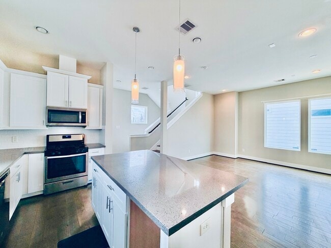 Building Photo - 2632 Bastrop St