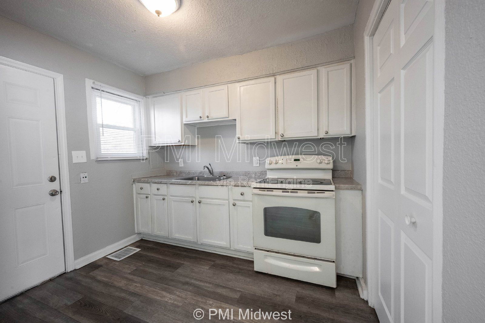 Building Photo - 6050 E 16th St